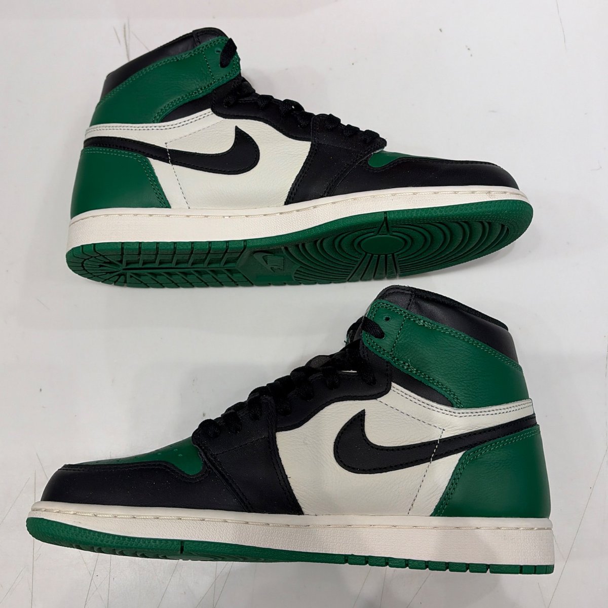 Jordan 1 Retro High Pine Green Size 10.5 (Lightly Worn Pre-Owned) - side