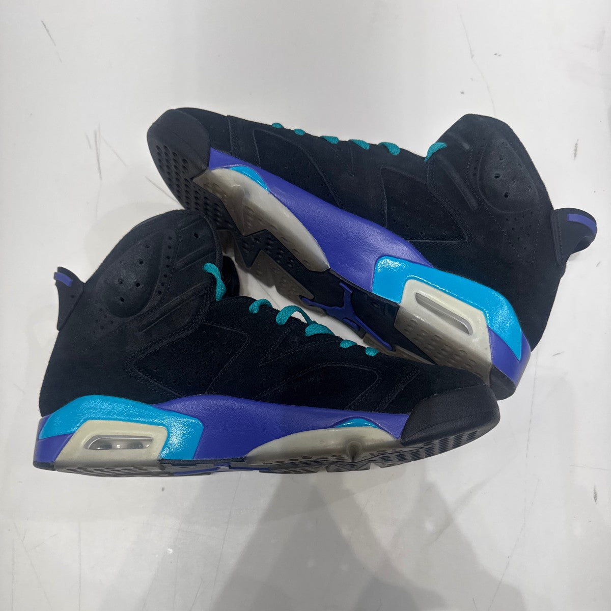 Jordan 6 Retro Aqua Size 11 (Lightly Worn Pre-Owned) - Image 3