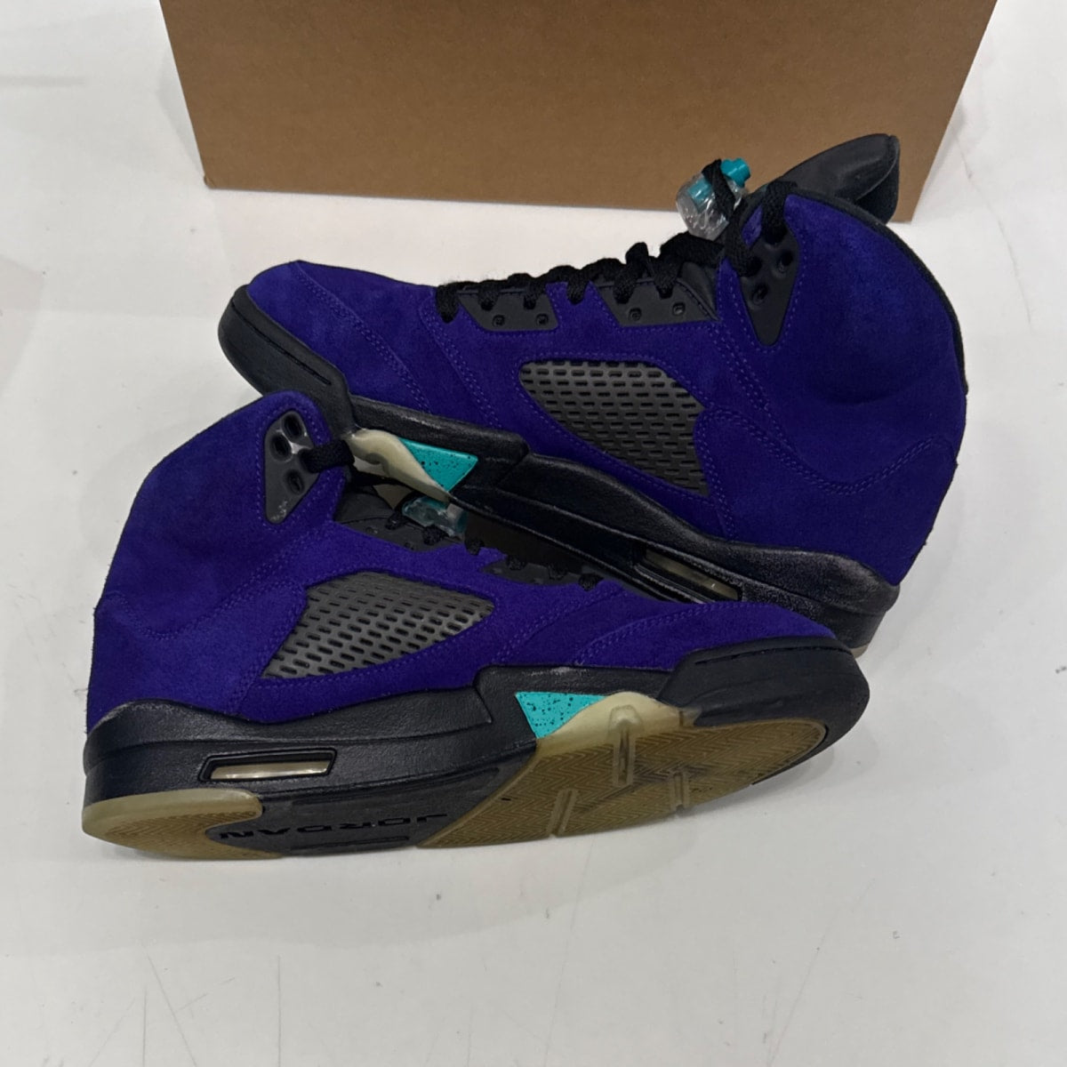 Jordan 5 Retro Alternate Grape Size 9 (Moderately Worn Pre-Owned) - Image 3