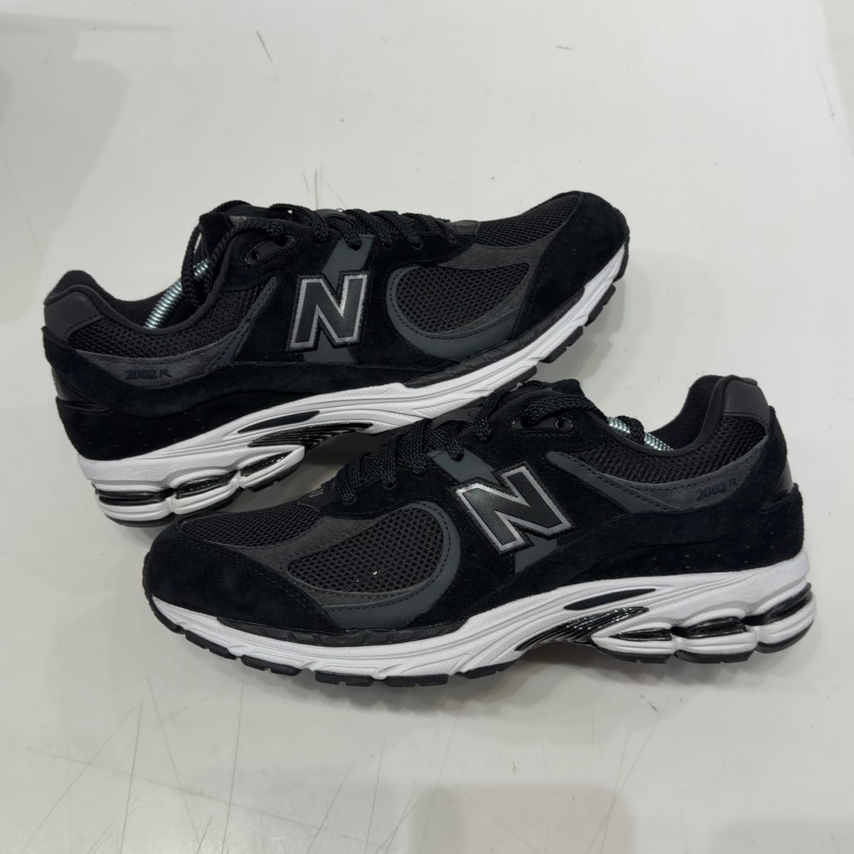New Balance 2002R Black Gunmetal Size 11.5 (VNDS Pre-Owned) - back