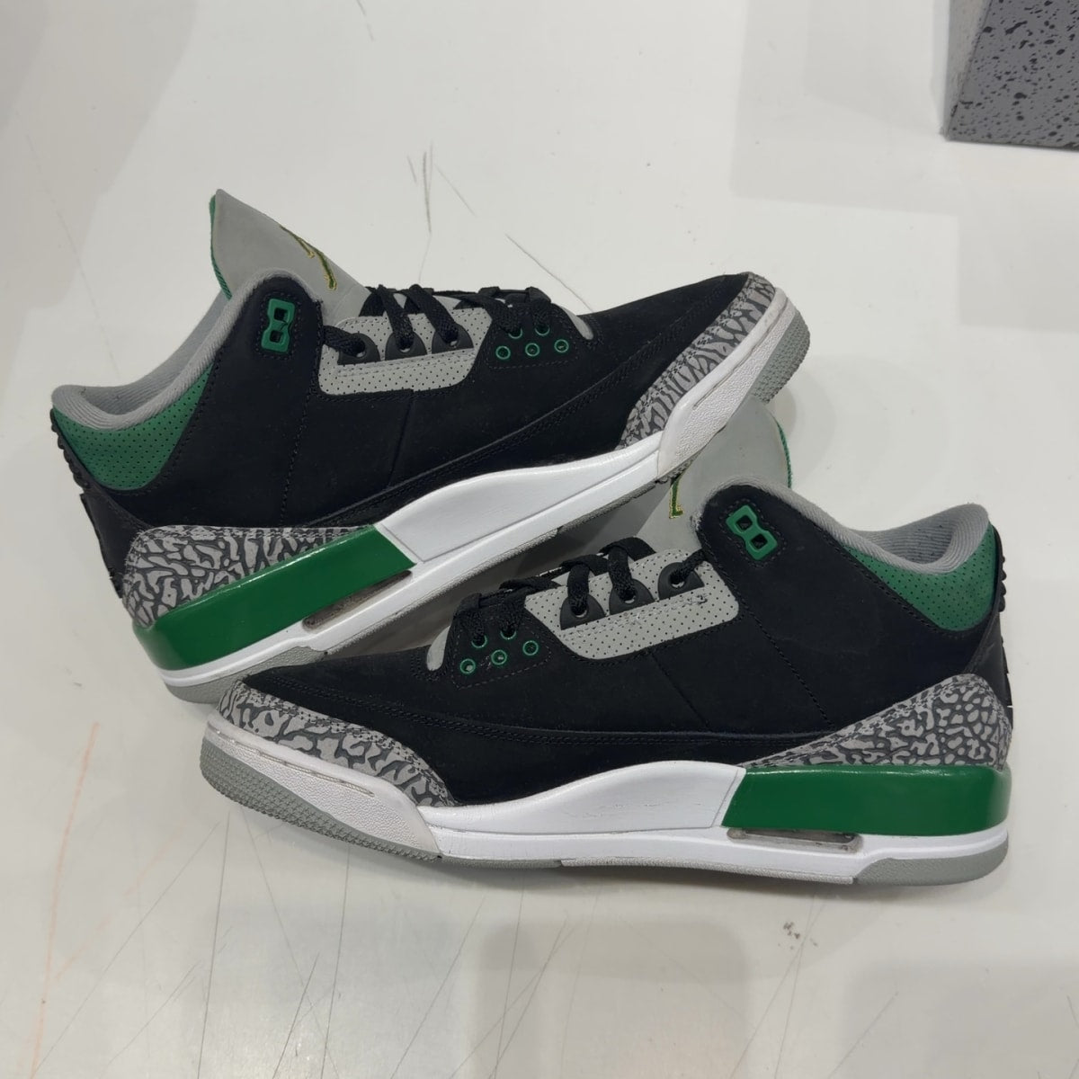 Jordan 3 Retro Pine Green Size 10 (Moderately Worn Pre-Owned) - tag