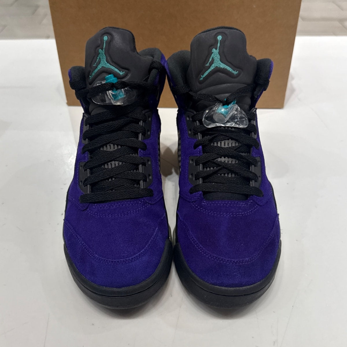 Jordan 5 Retro Alternate Grape Size 9 (Moderately Worn Pre-Owned) - Image 4