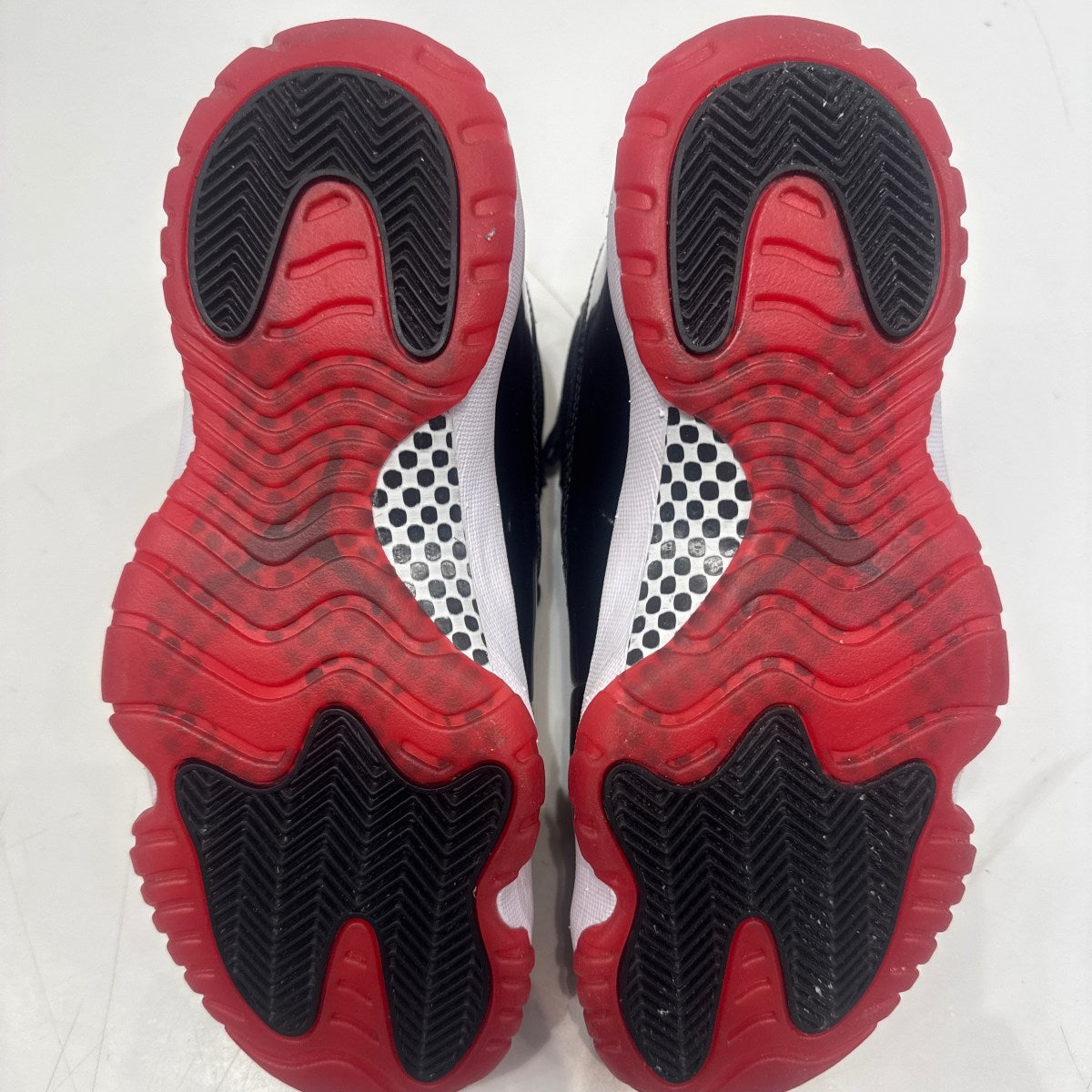 Jordan 11 Retro Playoffs Bred (2019) Size 8 (VNDS Pre-Owned) - Image 7