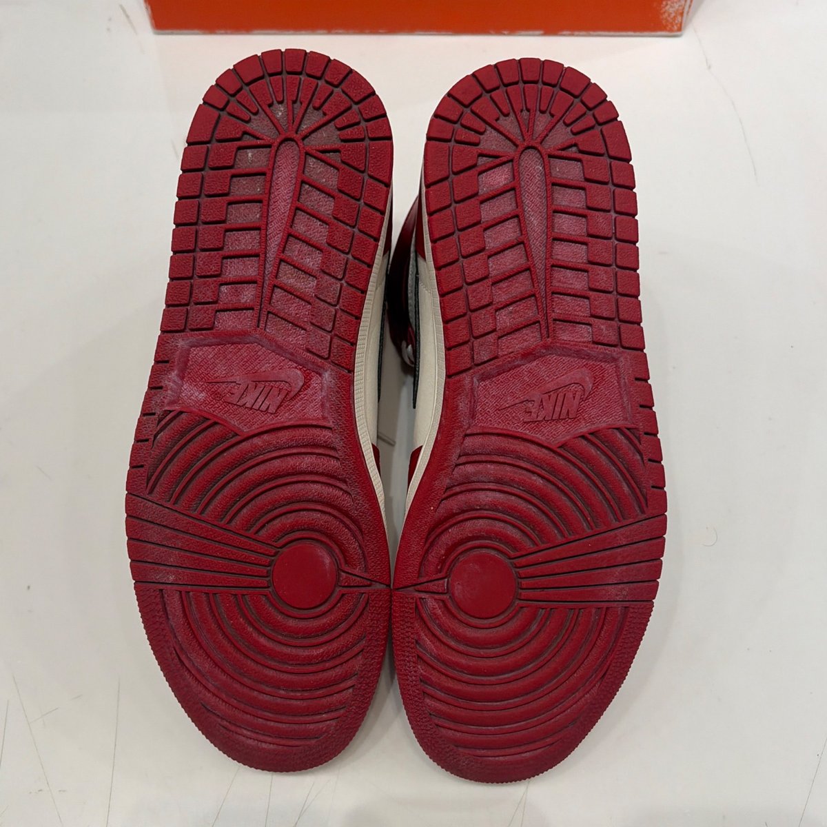 Jordan 1 Retro High OG Chicago Lost and Found Size 10.5 (Lightly Worn Pre-Owned) - sole