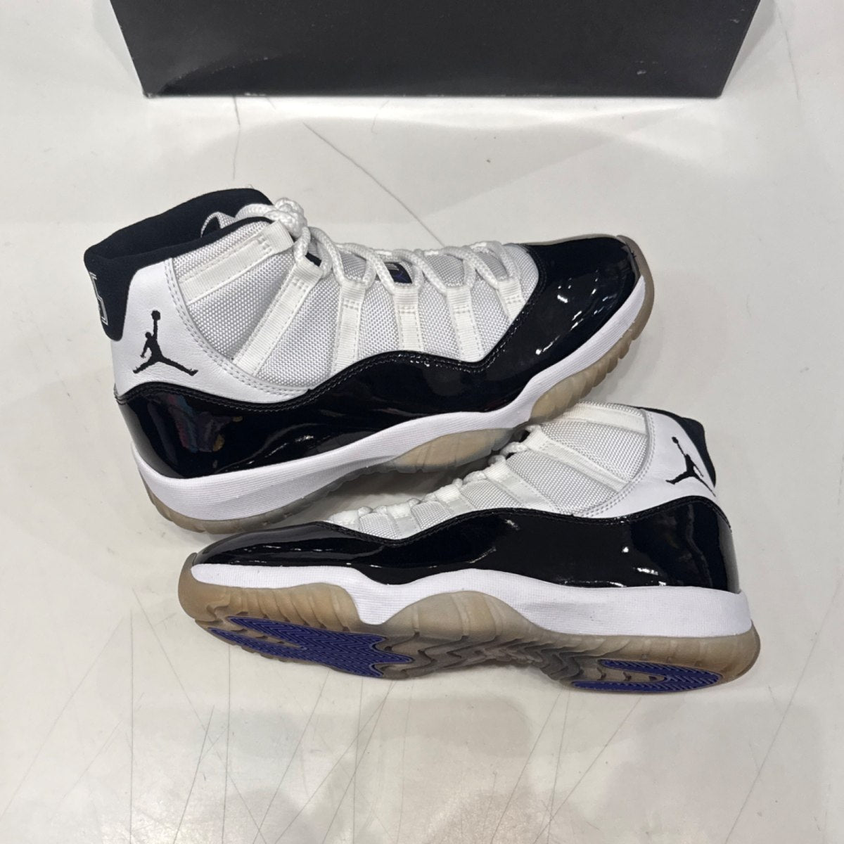 Jordan 11 Retro Concord (2018) Size 8 (VNDS Pre-Owned) - Image 2