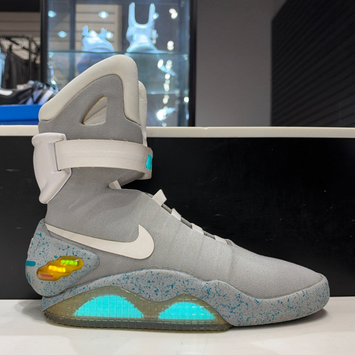 Nike MAG Back to the Future (2011) Size 10 (Moderately Worn Pre-Owned) - Image 1