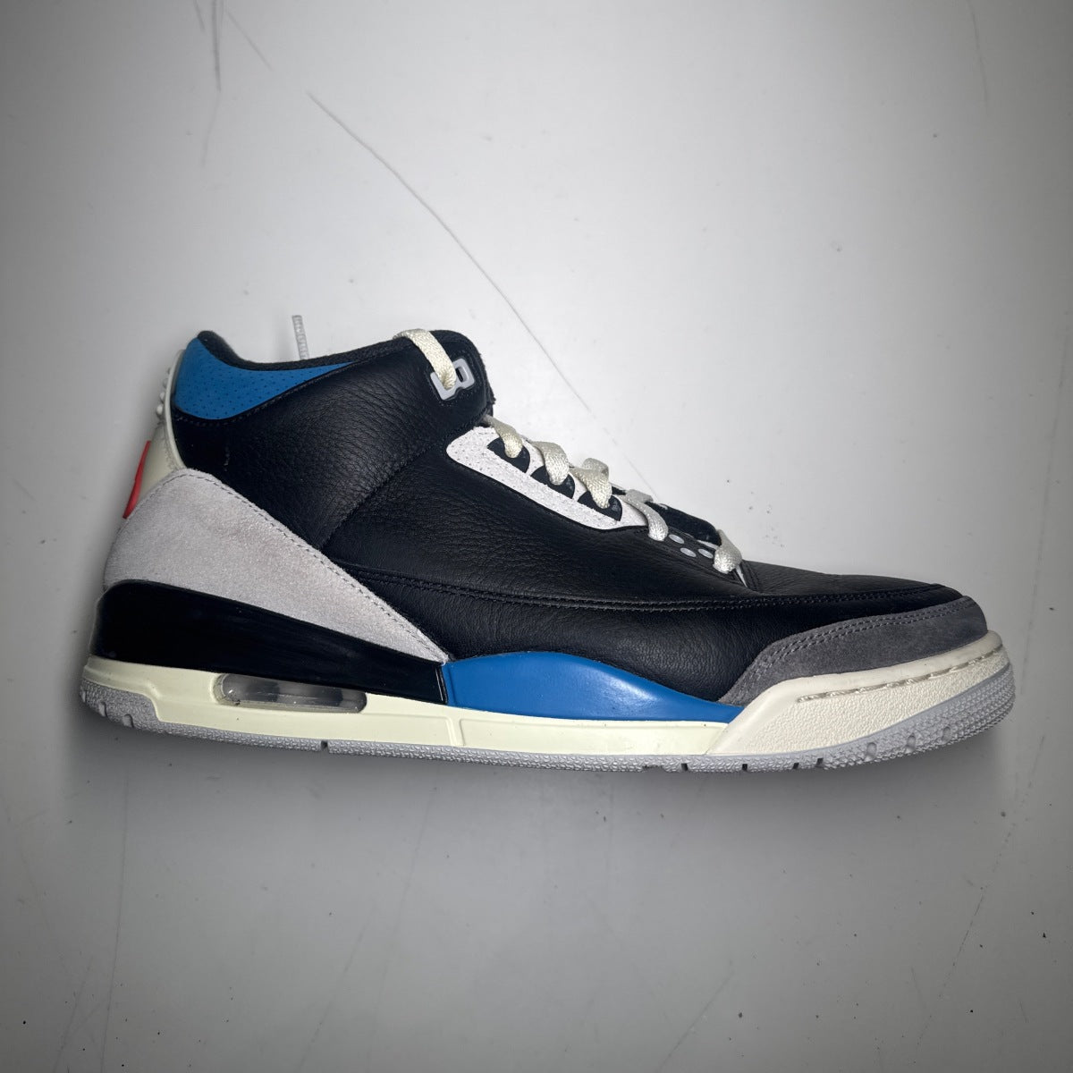Jordan 3 Retro OG Rare Air Size 11 (Lightly Worn Pre-Owned) - Image 1
