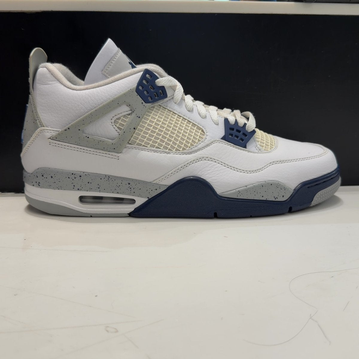 Jordan 4 Retro Midnight Navy Size 13 (Tried On Pre-Owned) - front