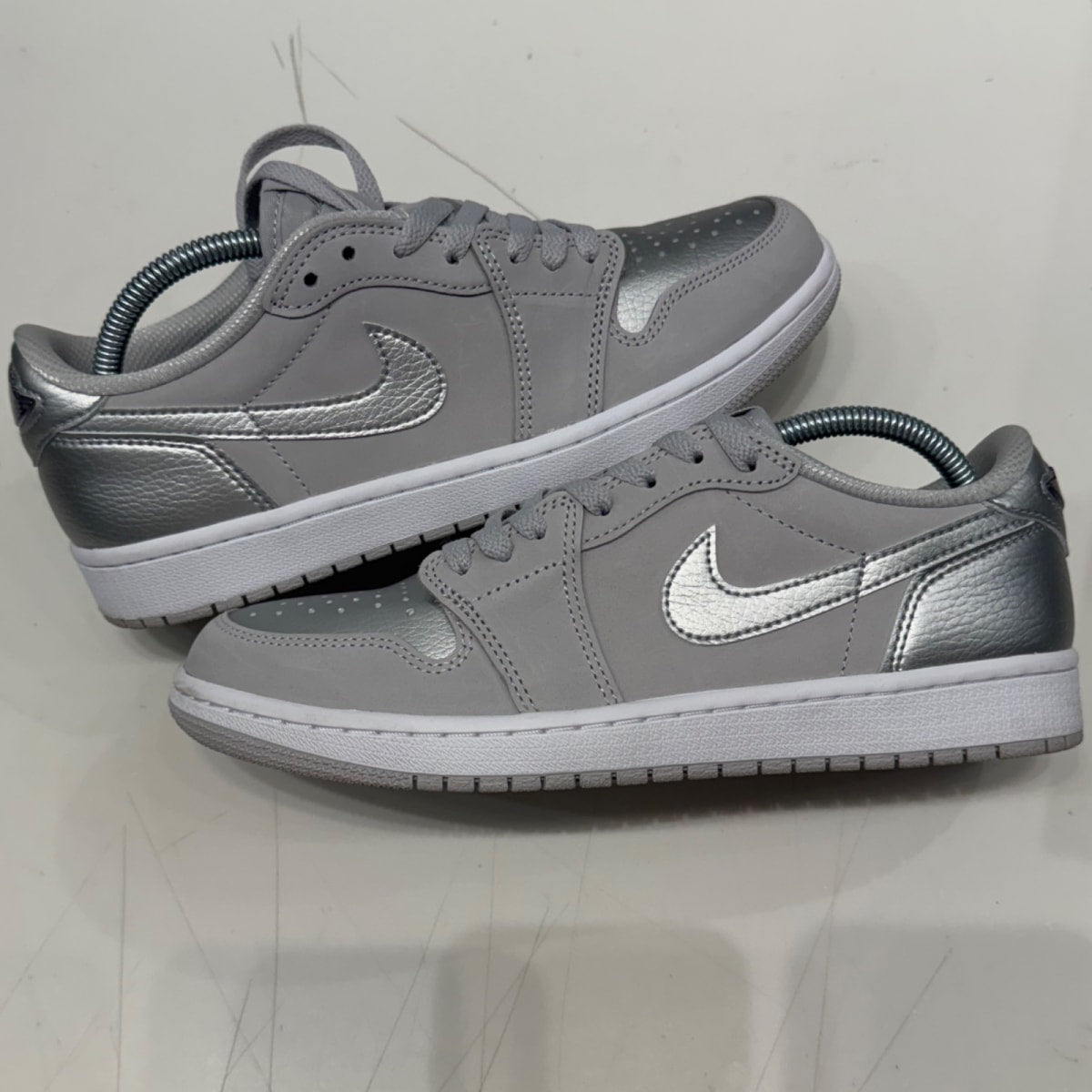 Jordan 1 Low OG Metallic Silver Size 8.5 (Lightly Worn Pre-Owned) - Image 2