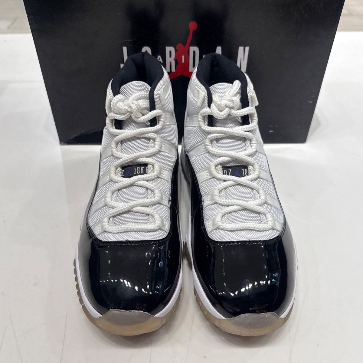 Jordan 11 Retro Concord (2018) Size 8 (VNDS Pre-Owned) - Image 4